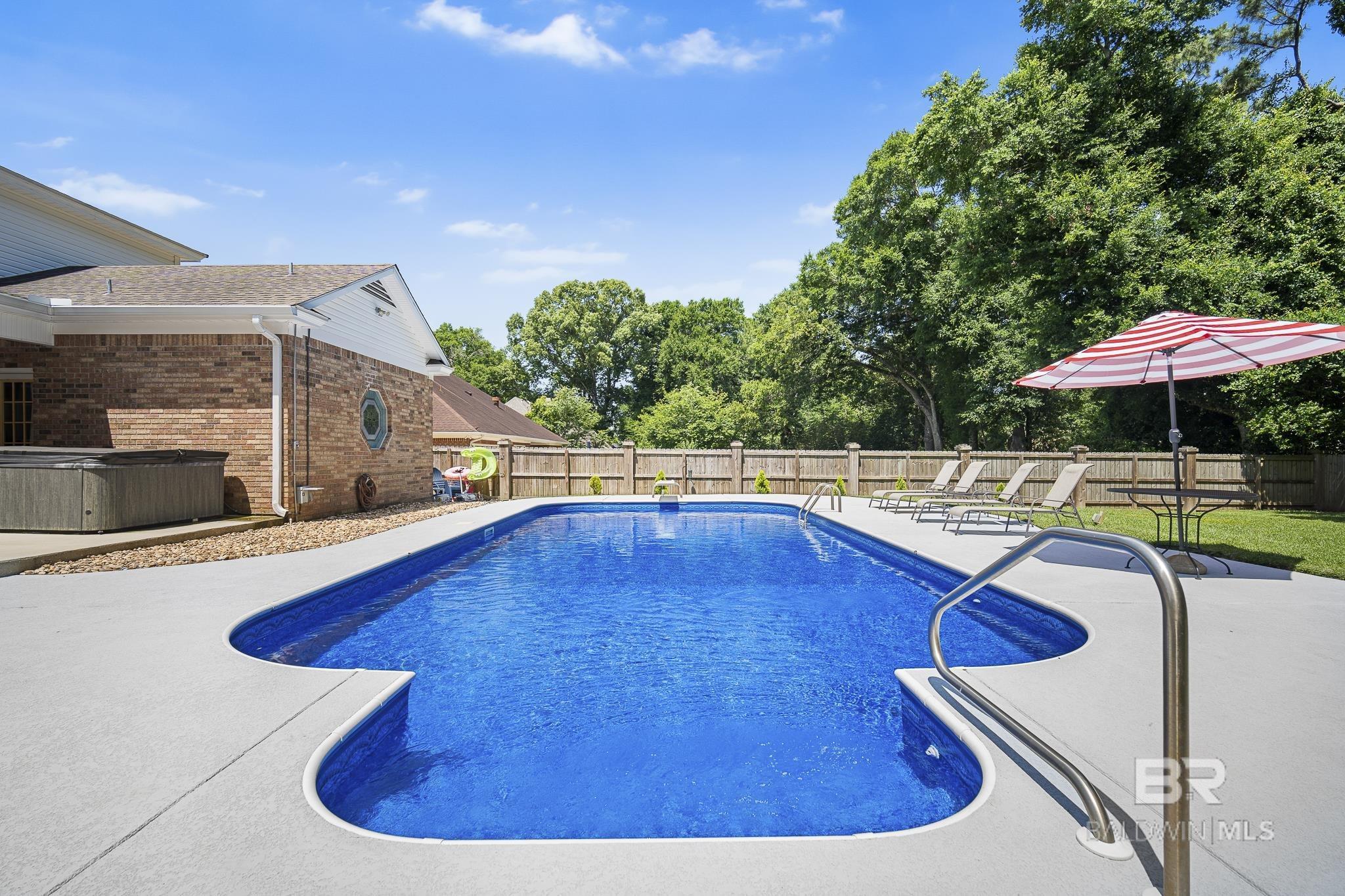 Image 4: Pool