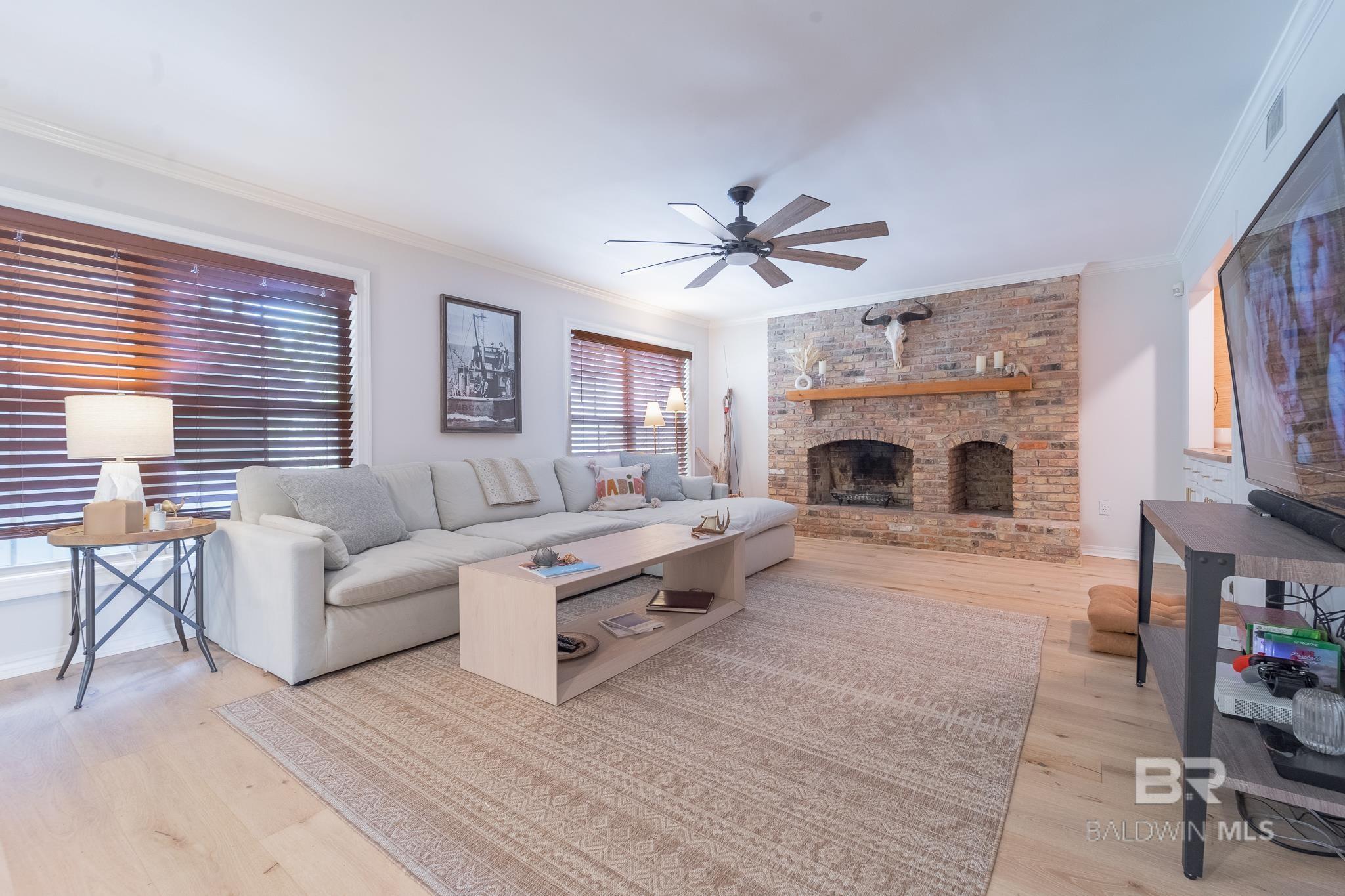 Image 3: Living Room