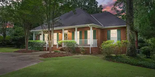 6638 Jackson Square