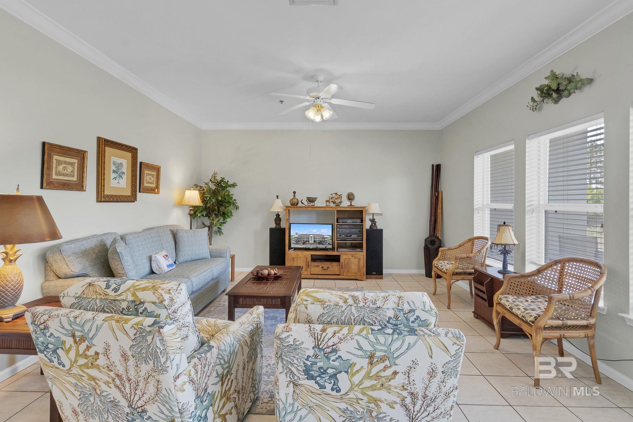 Image 3: Living Room