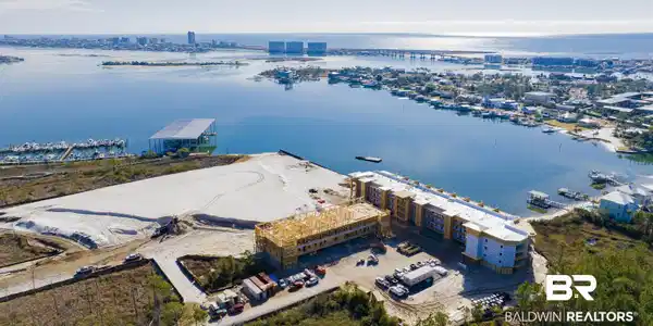 27000 W Harbor Island Ln