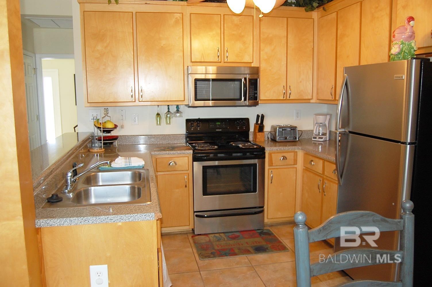 Image 3: Kitchen
