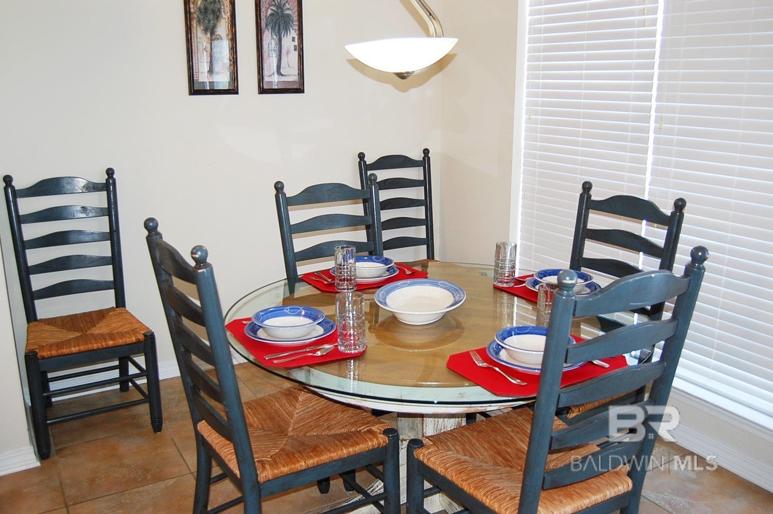 Image 4: Dining Area
