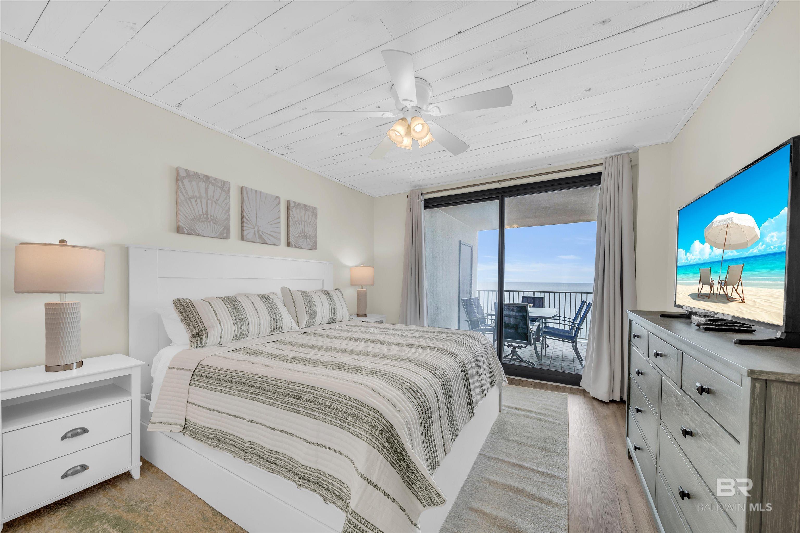 Image 2: Bedroom