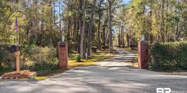 Image 4: View of asphalt driveway