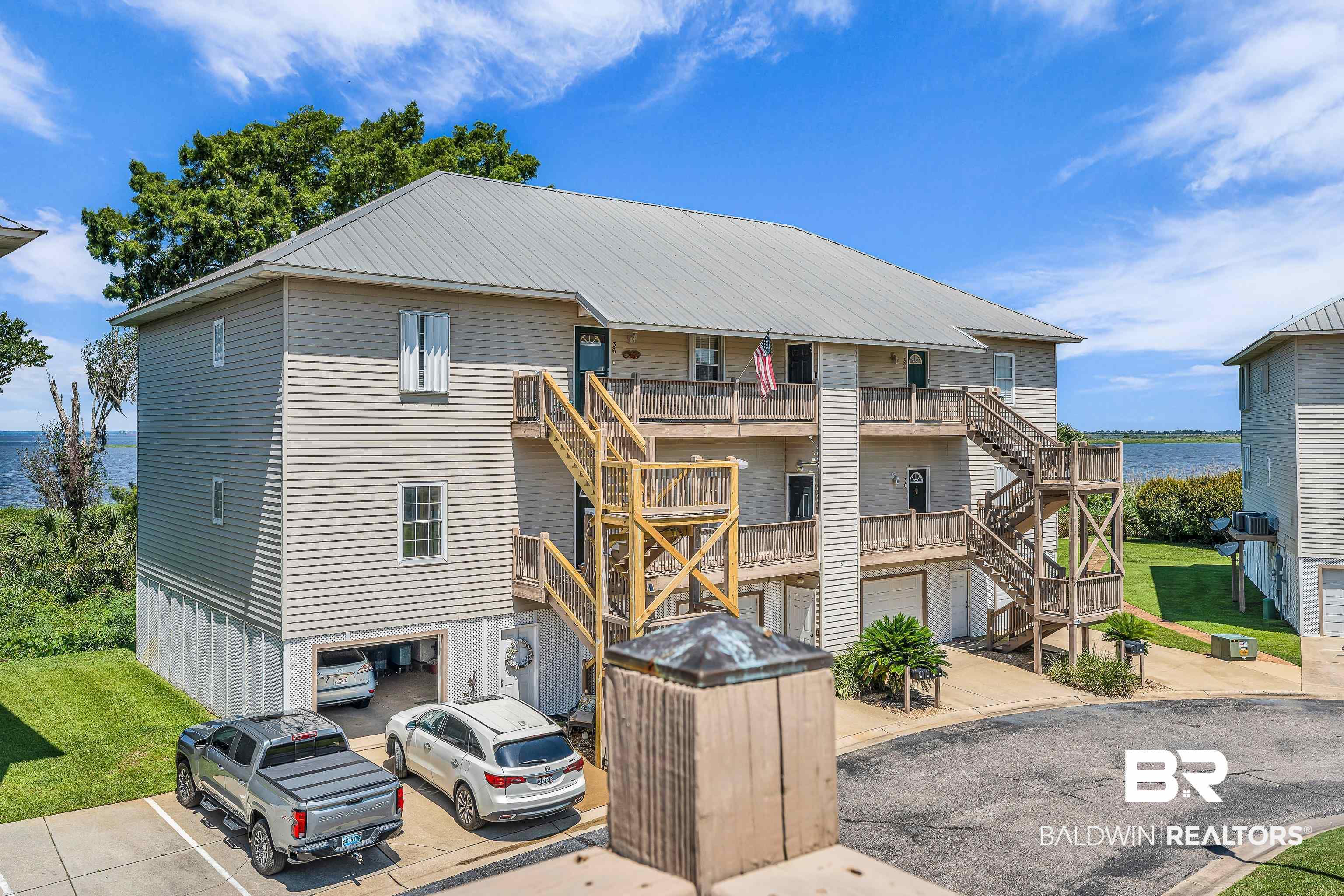 Image 3: Front Deck Bay View