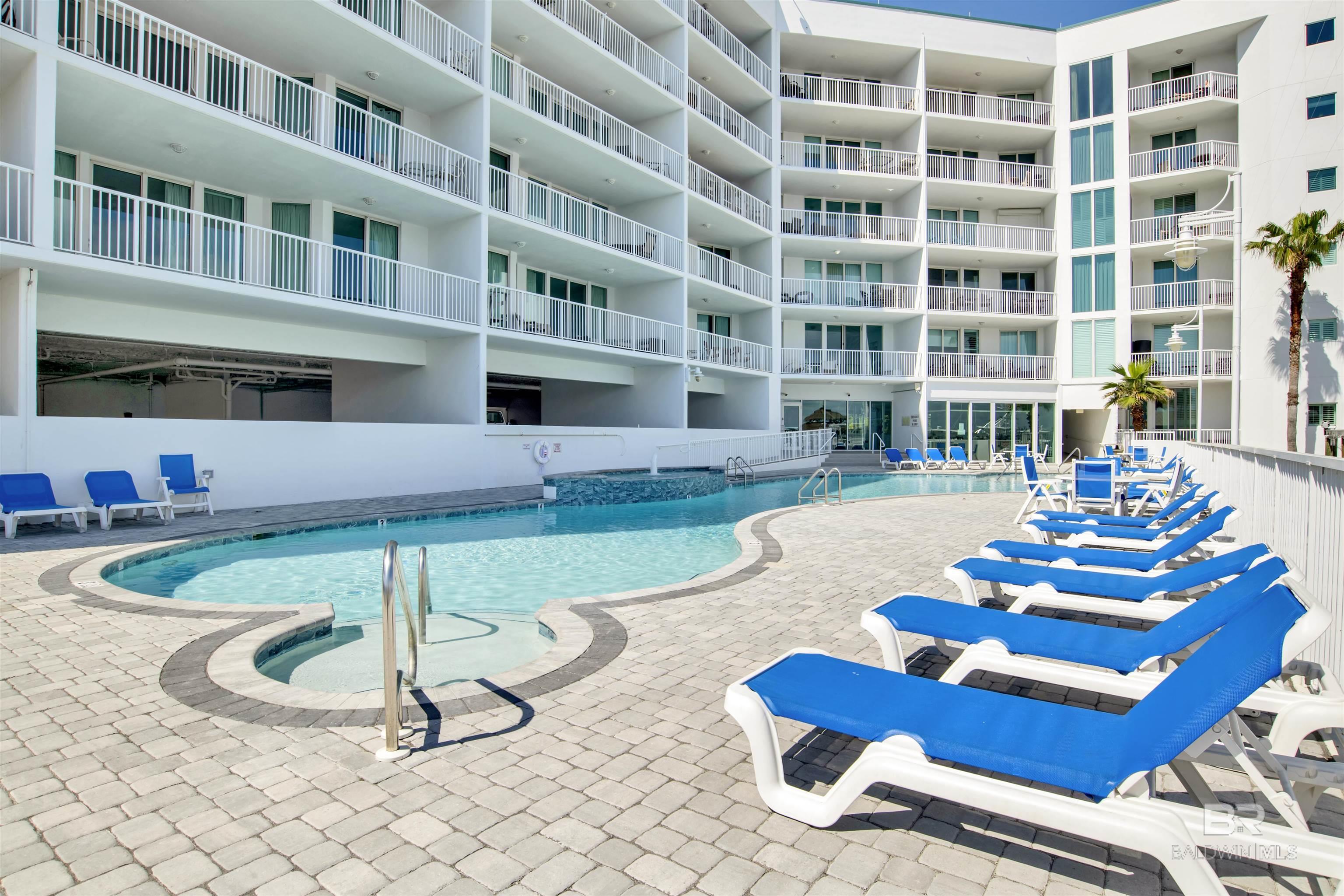 Image 2: Pool