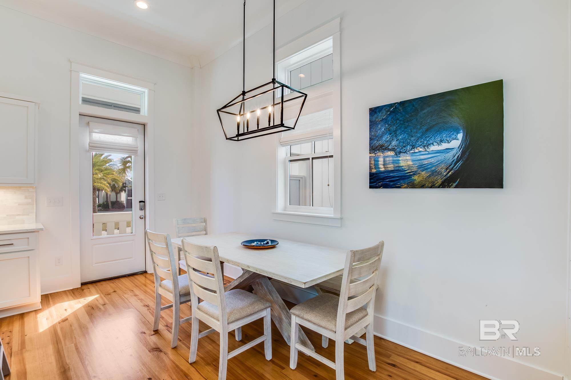 Image 4: Dining Area