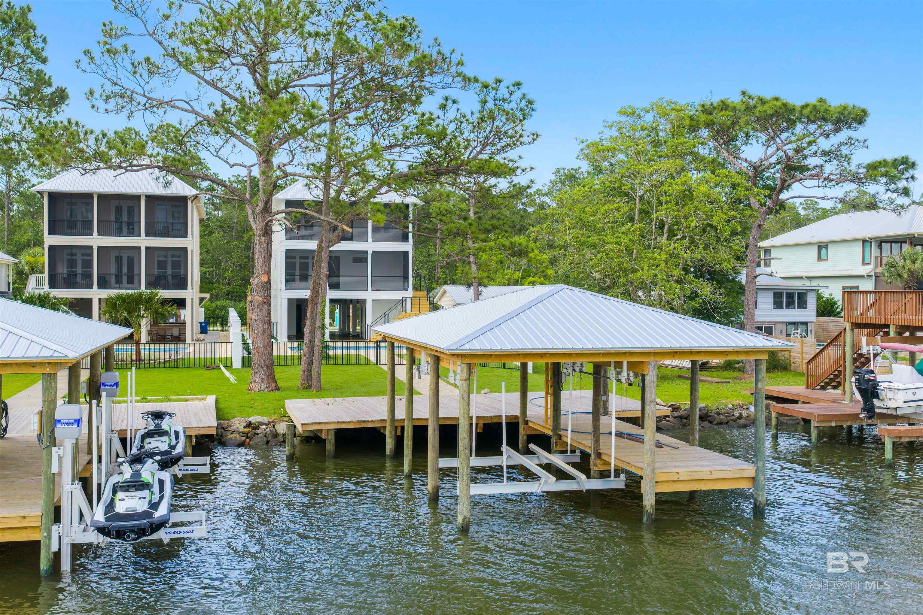 Image 3: Dock with 30 Foot Lift
