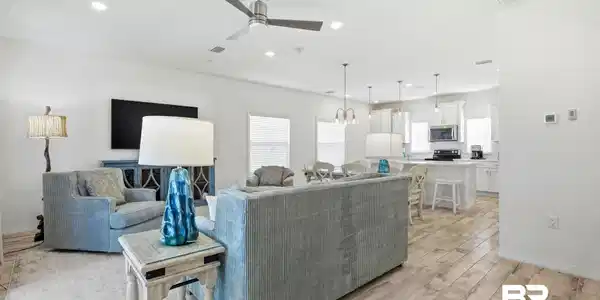 Image 3: Main Living Area