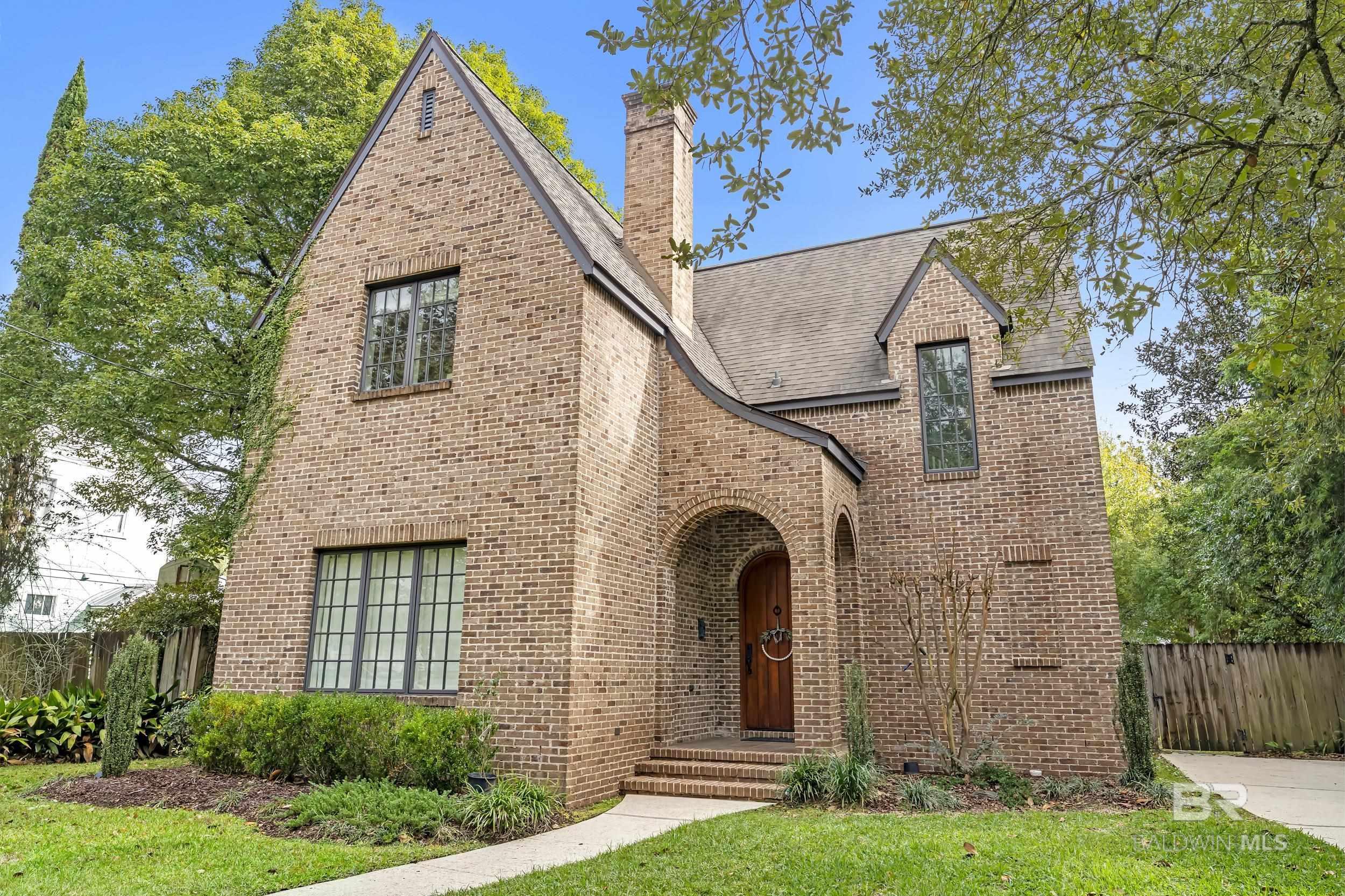 Image 3: Front Of Structure