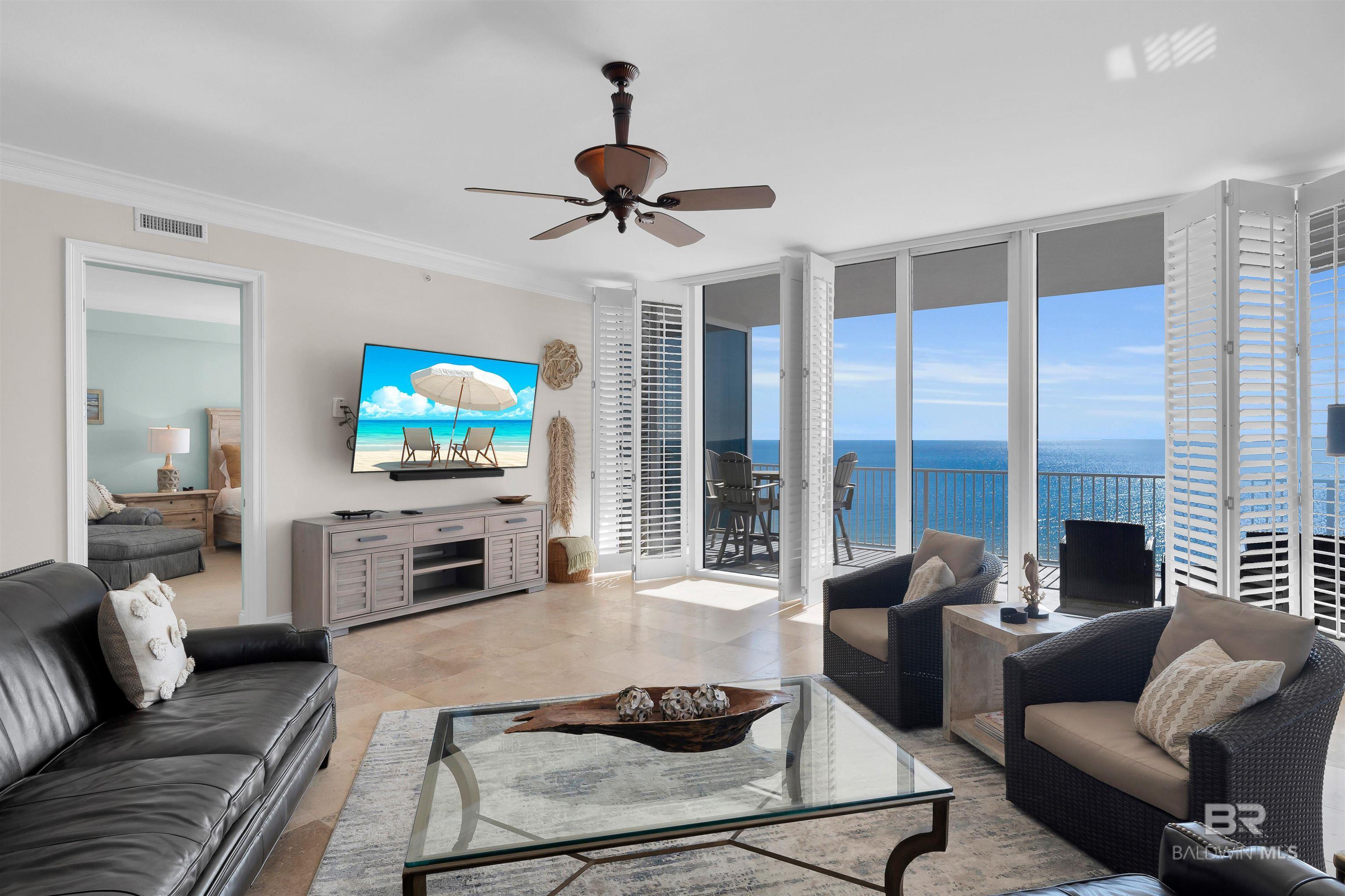 Image 4: Living Room