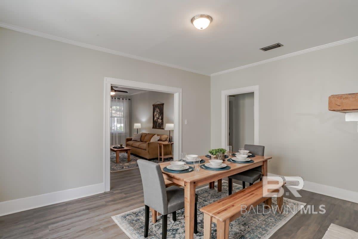 Image 4: Dining Area