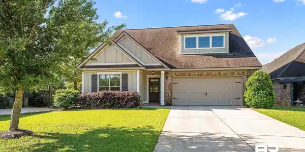 220 Hawthorne Circle