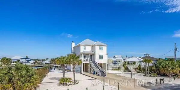 908 Shoreland Drive