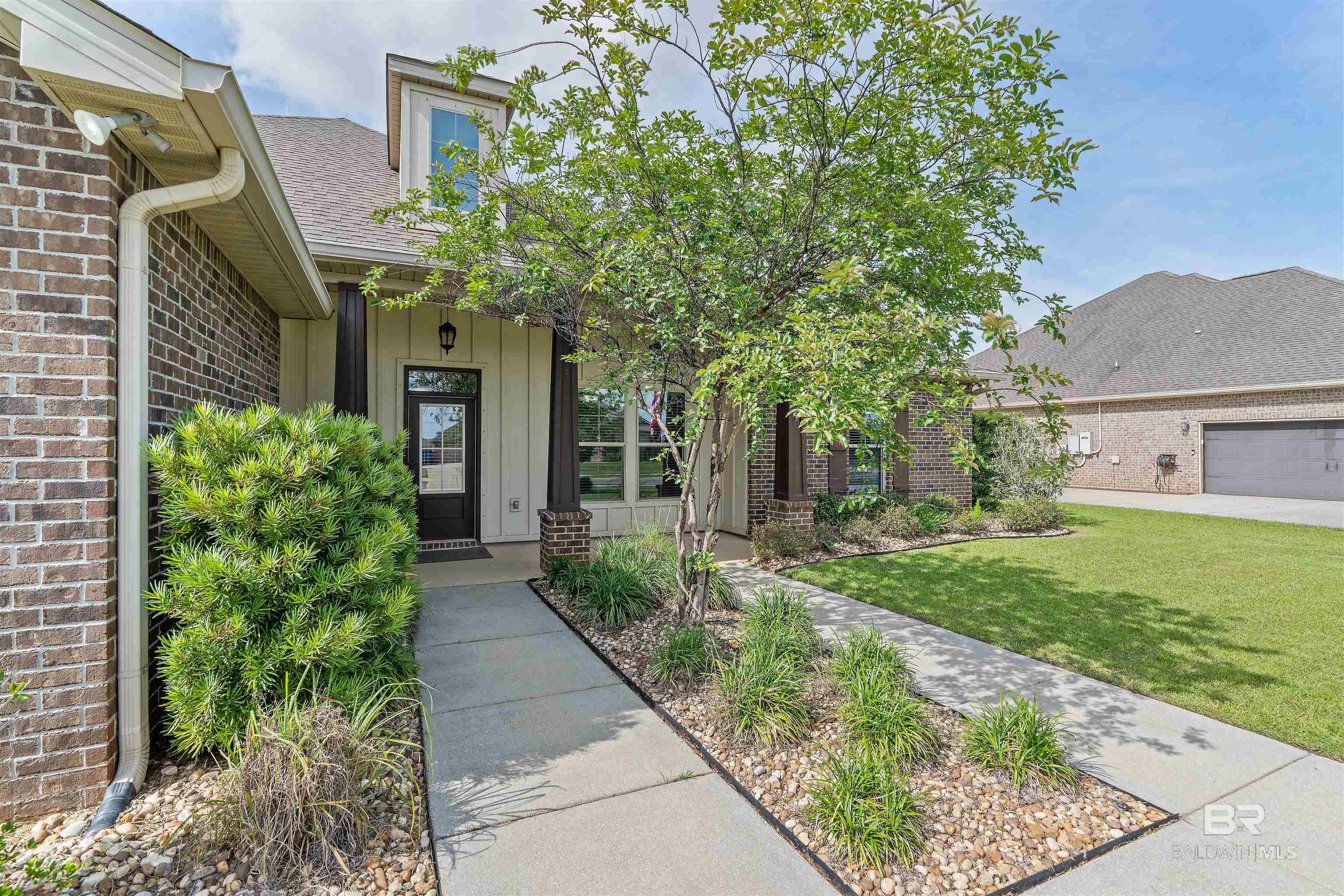 Image 4: Front Porch