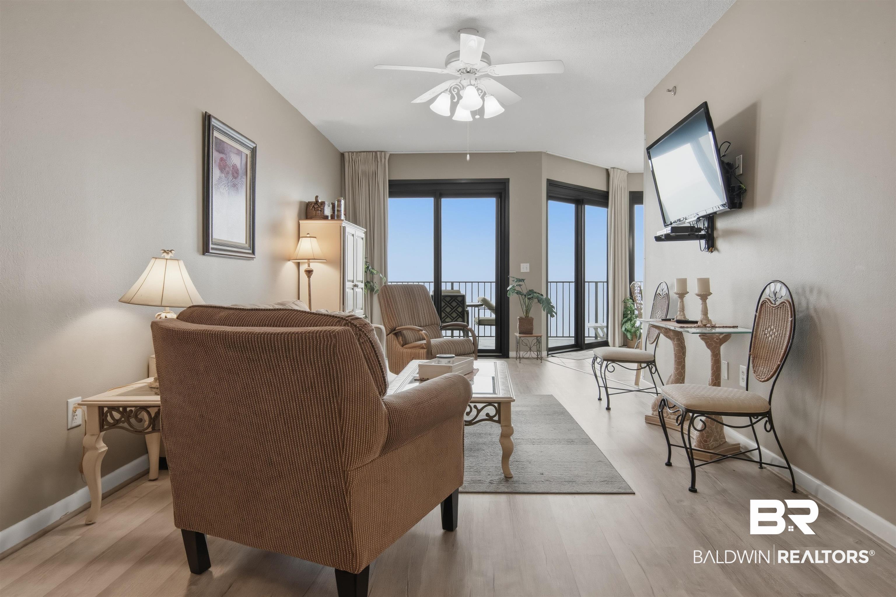Image 3: Living Room