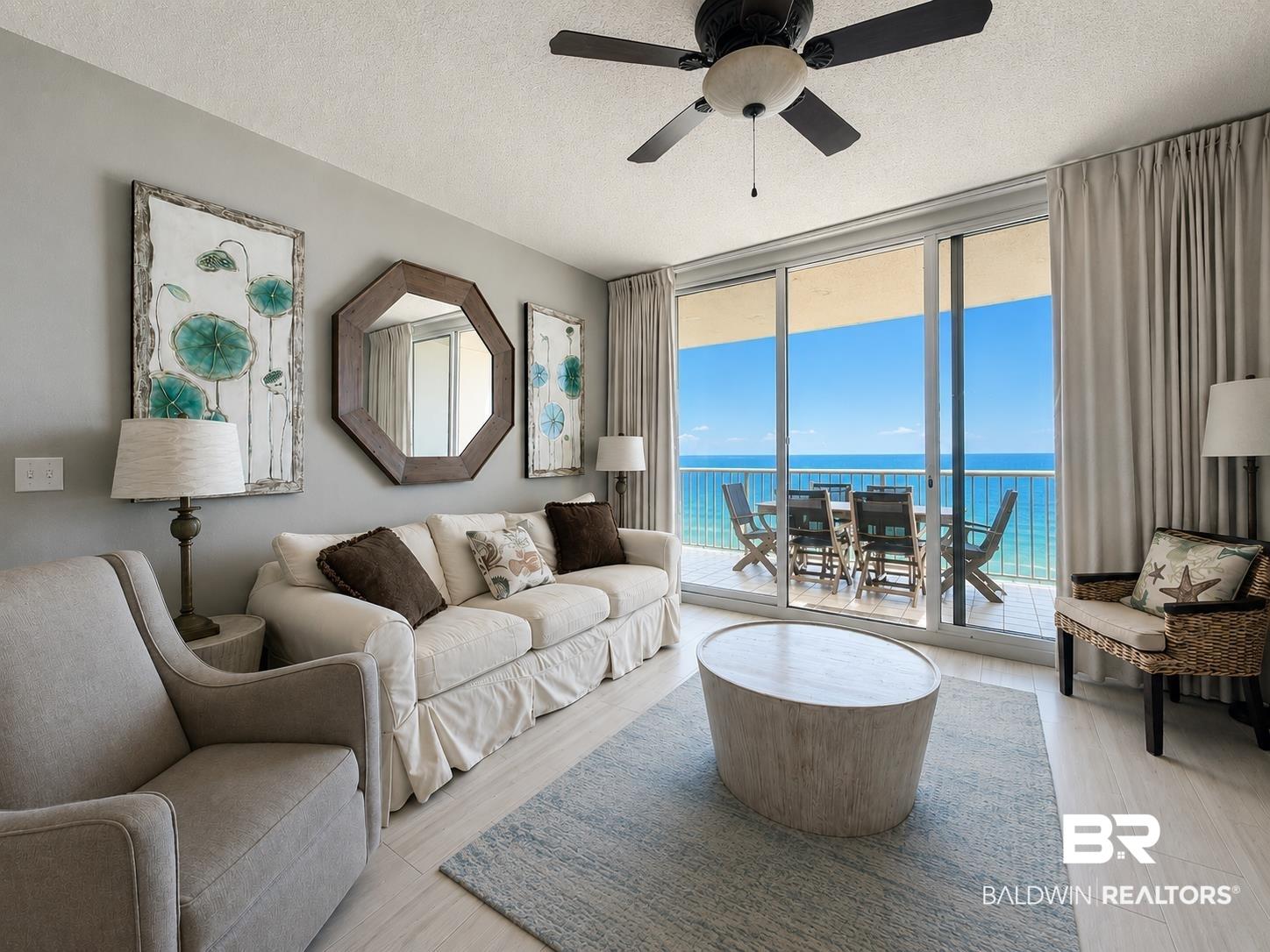 Image 4: Living Room