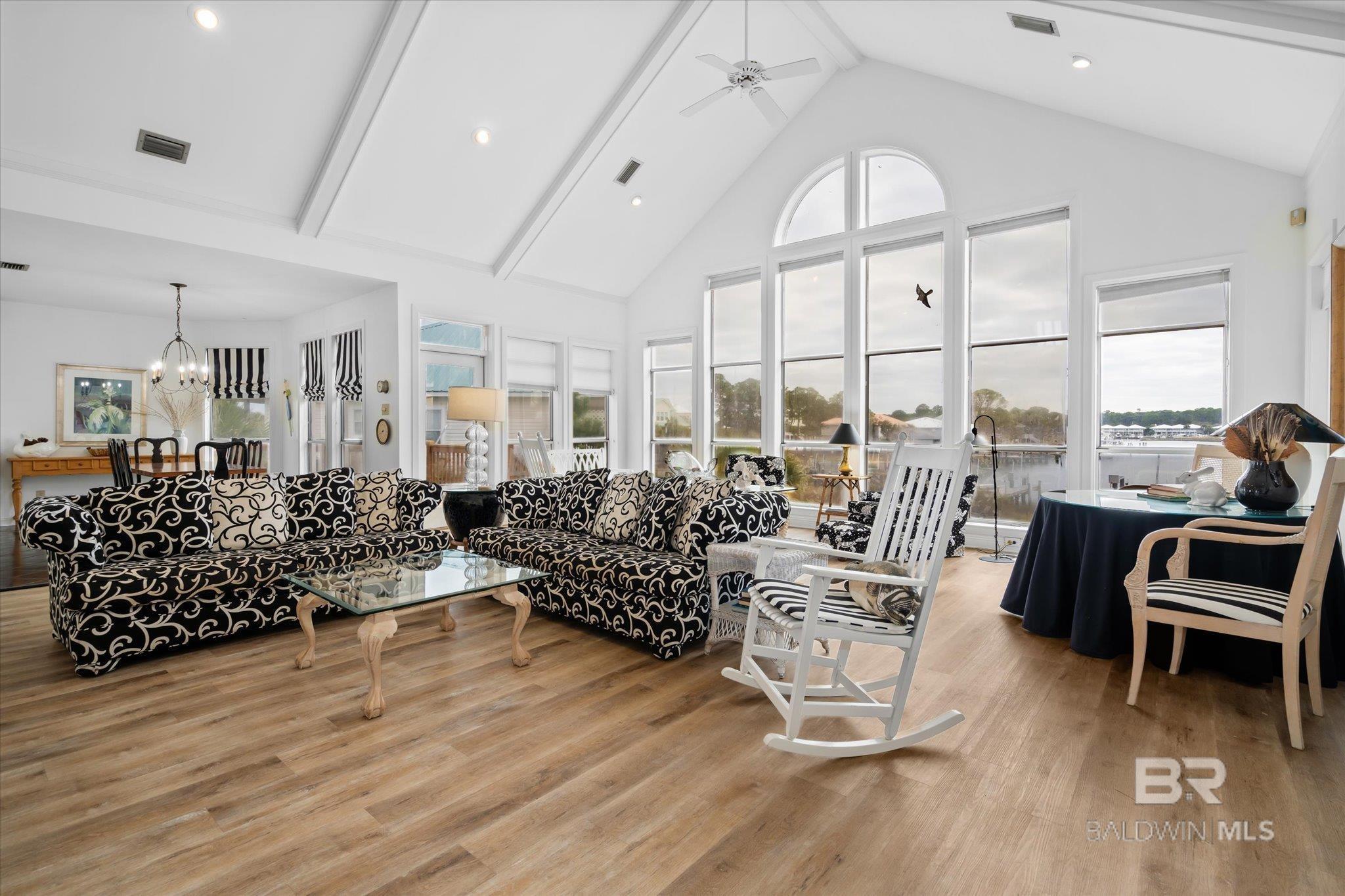 Image 3: Living Room