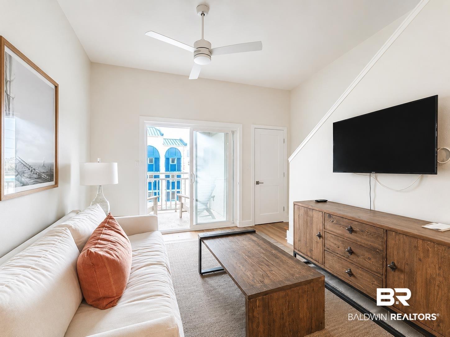 Image 3: Living Room