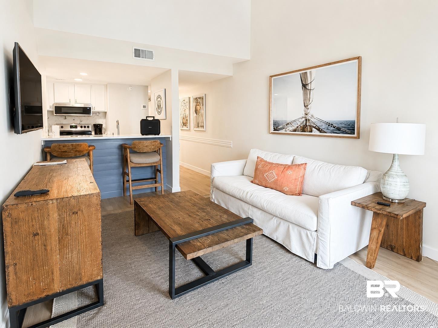 Image 4: Living Room
