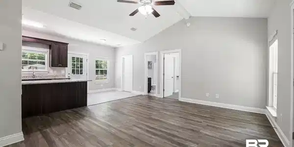 Image 4: Living Room