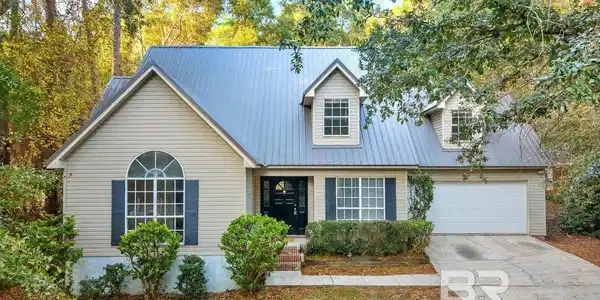 123 Lakeview Loop