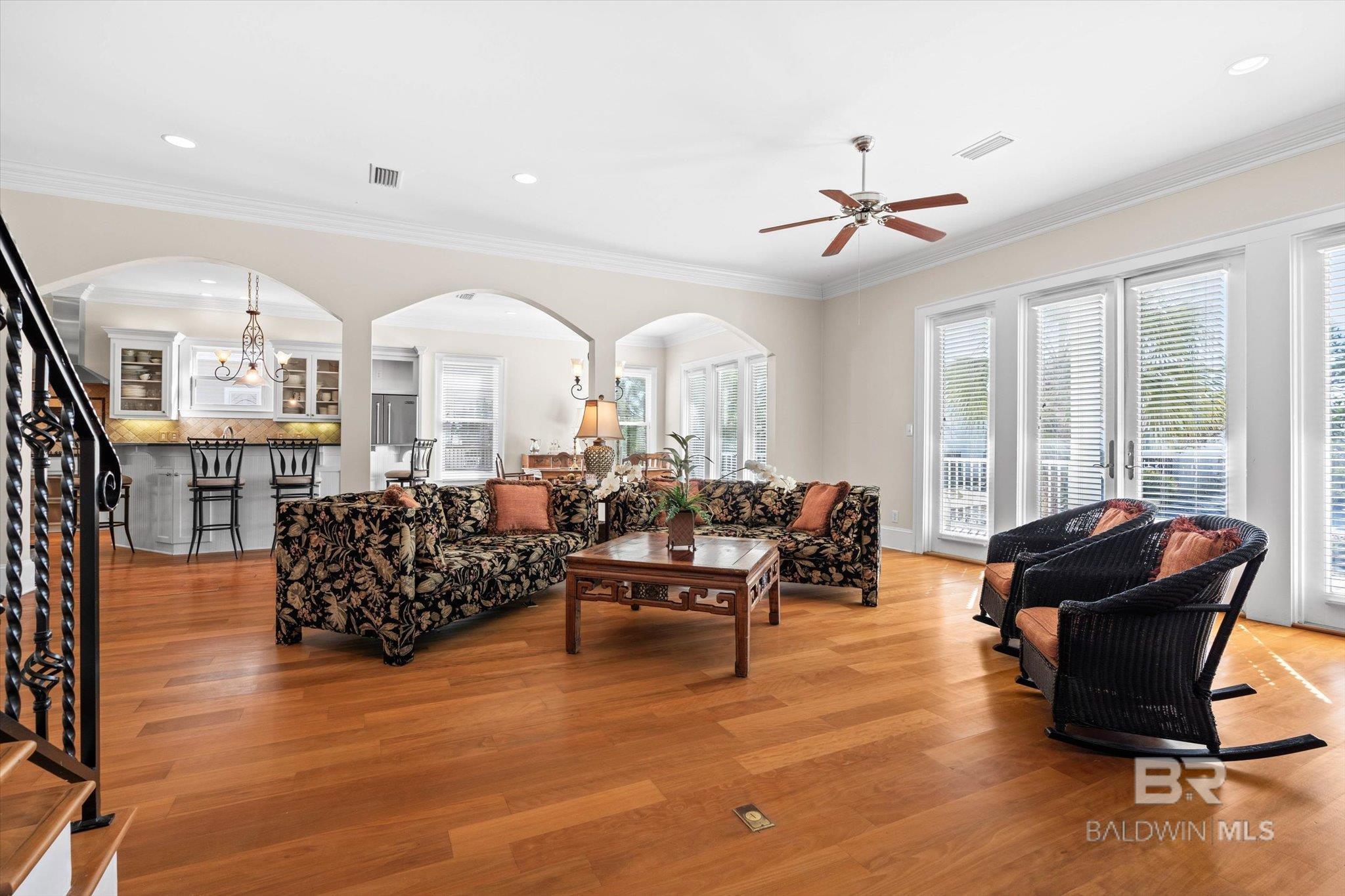 Image 3: Living Room