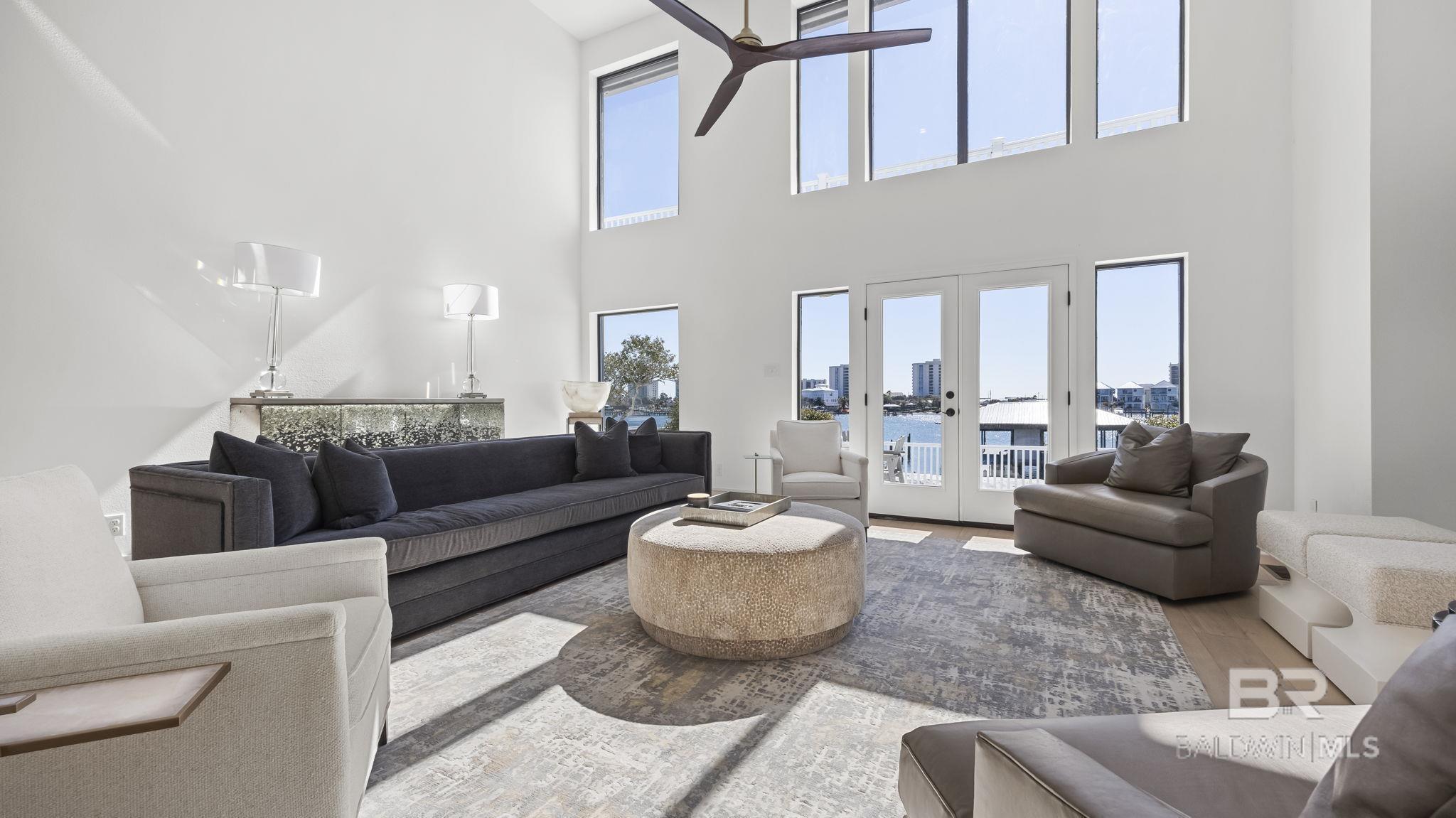 Image 3: Living Room