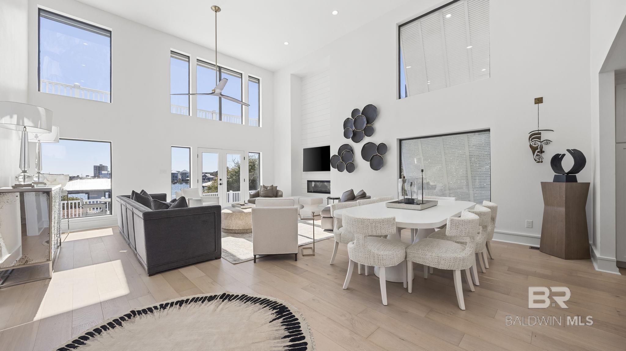 Image 4: Dining Area