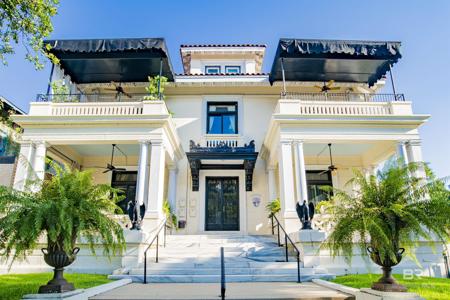 960 Government Street