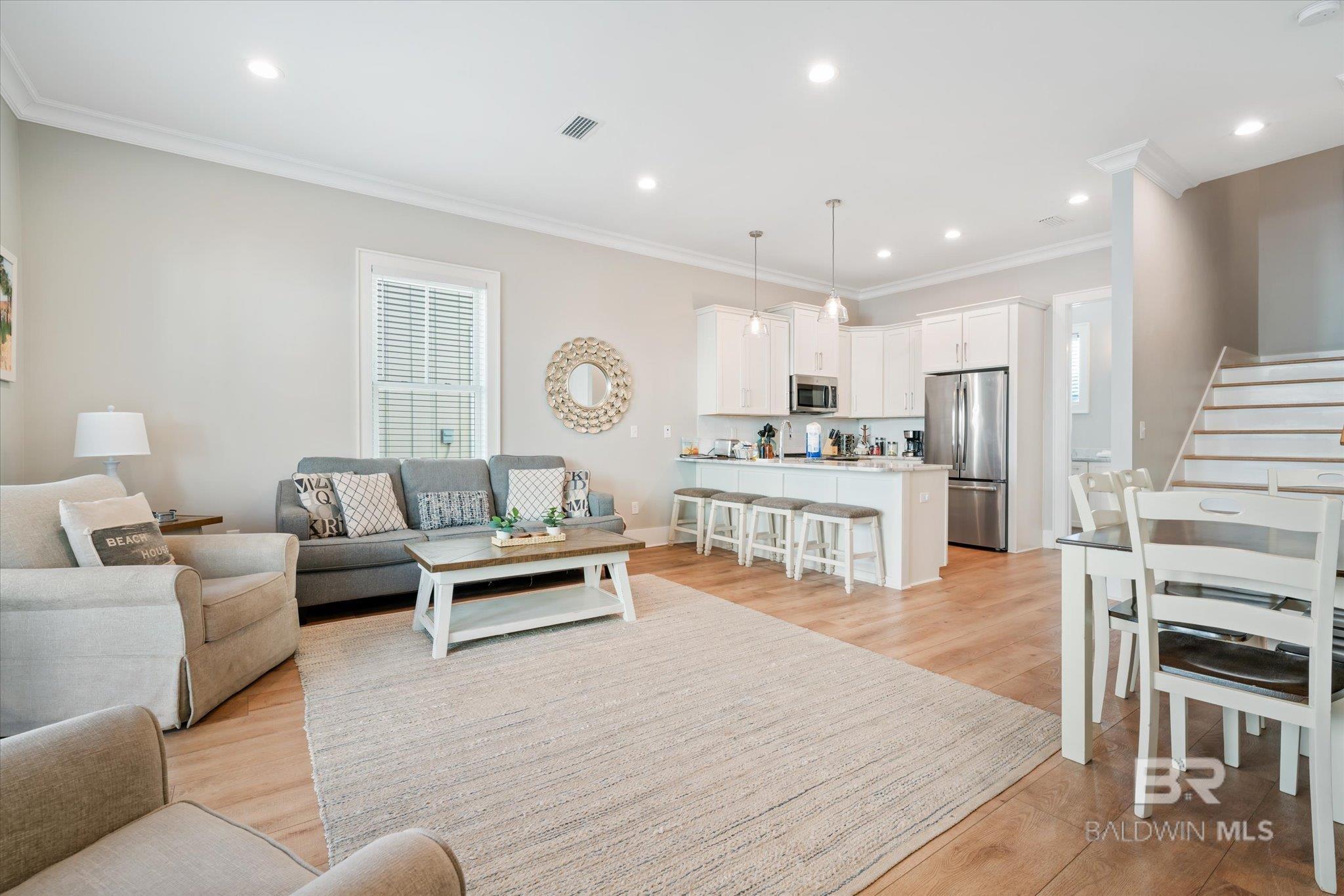 Image 3: Open Floorplan