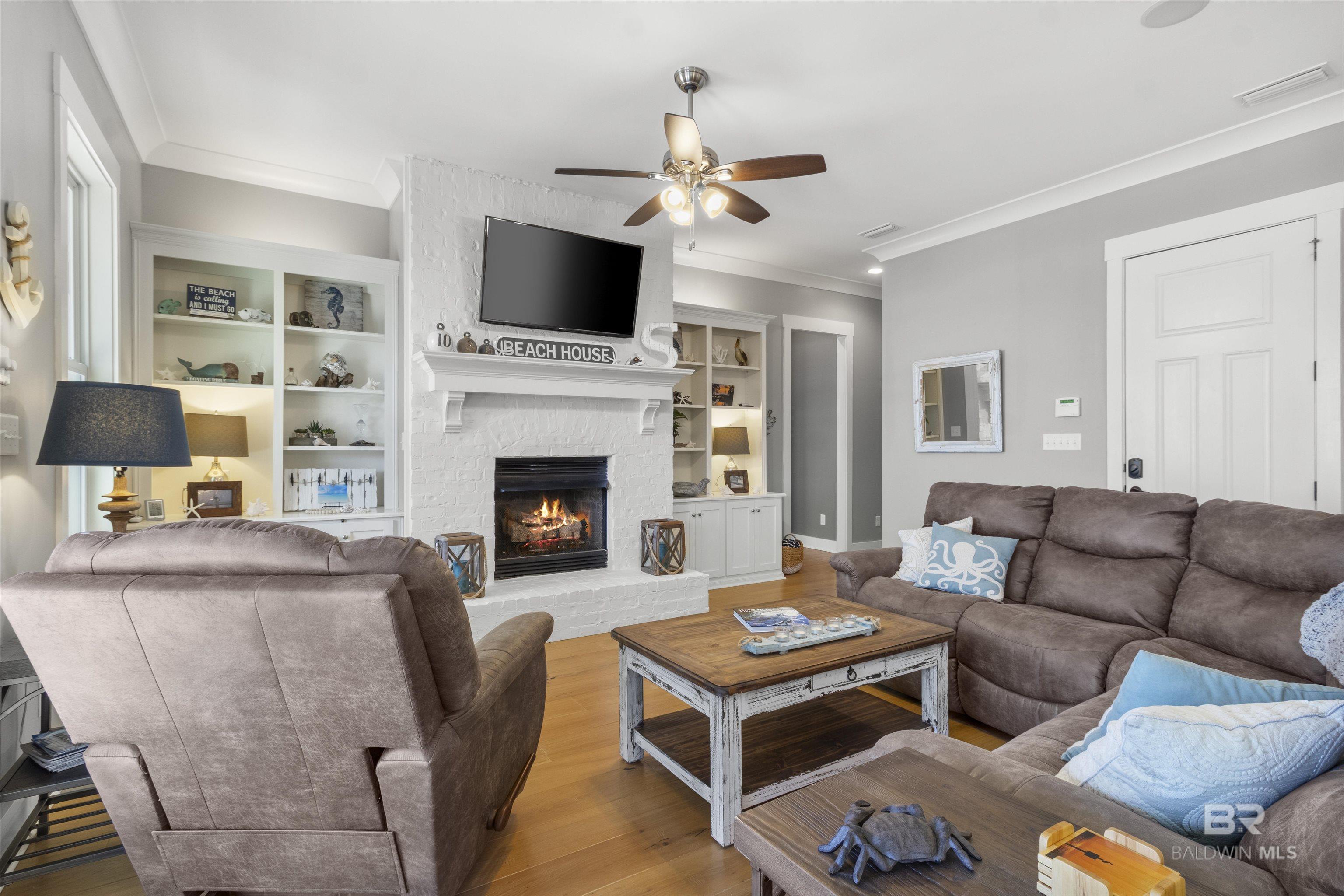 Image 3: Living Room