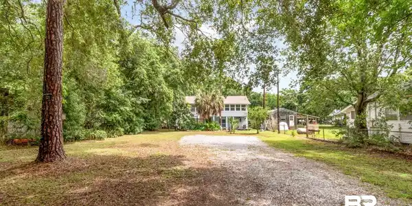 Image 3: Front house