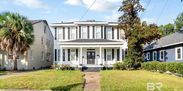 1858 Old Government Street