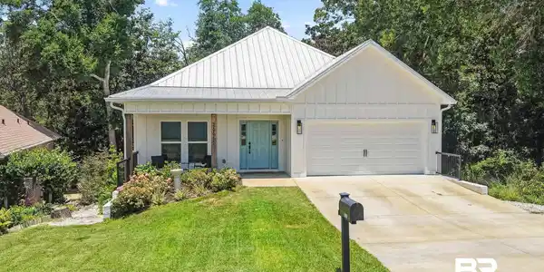 Image 4: Front house