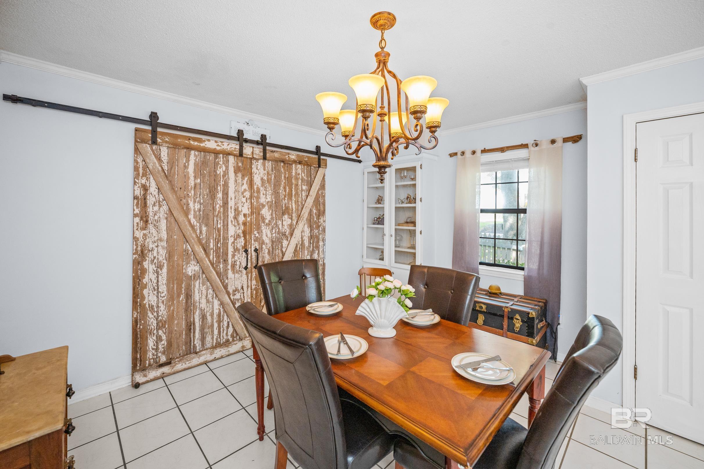 Image 3: Dining Area