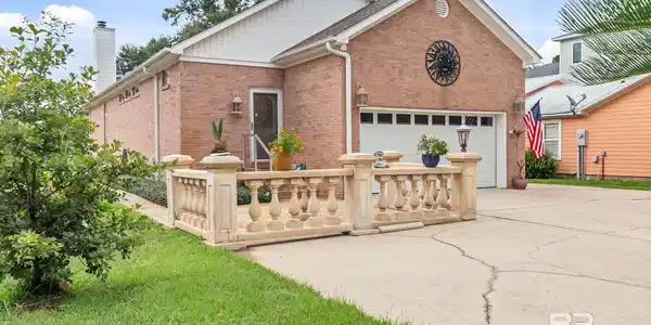 646 W Canal Drive