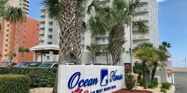 957 W Beach Boulevard