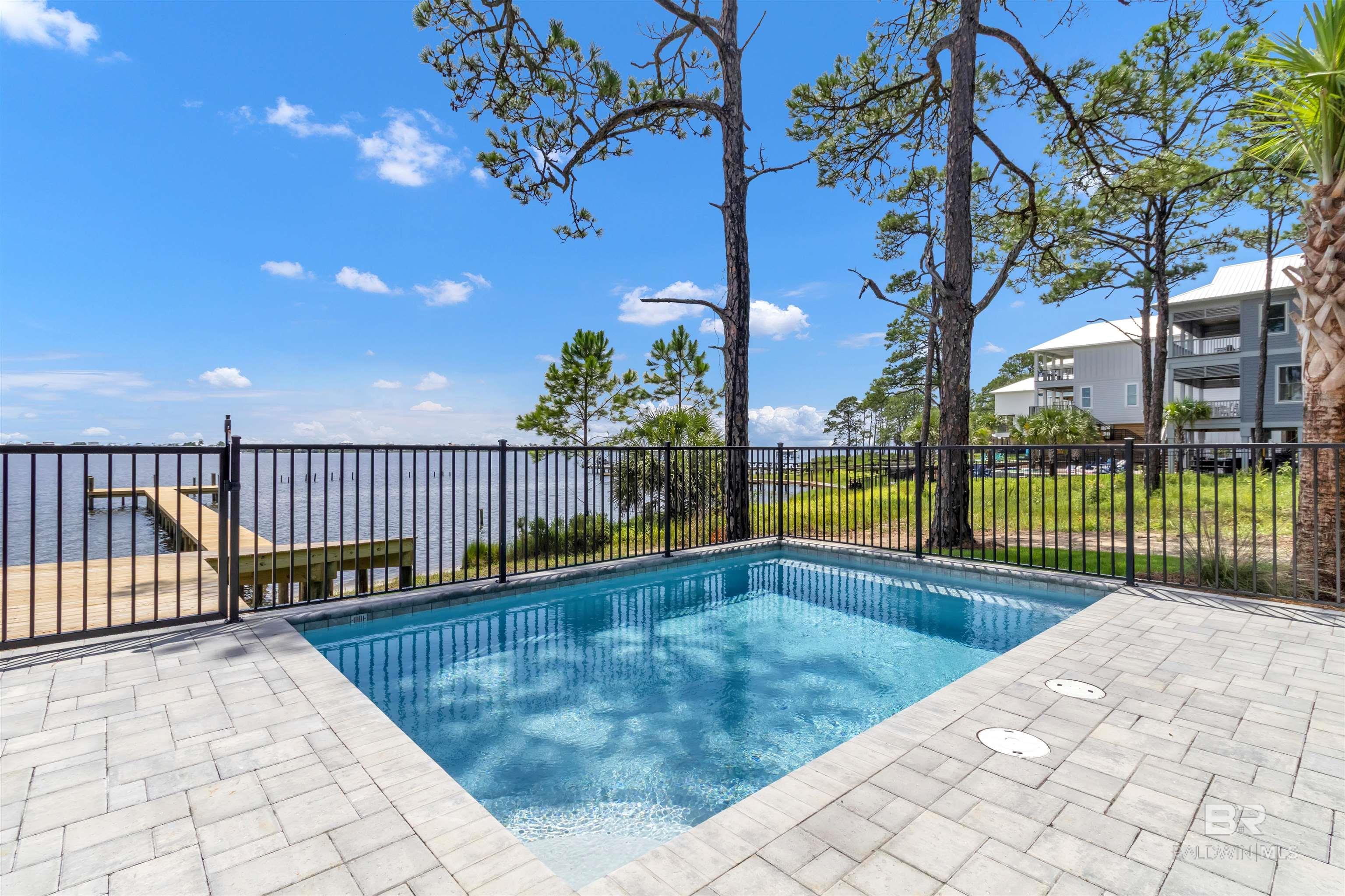 Image 4: Pool