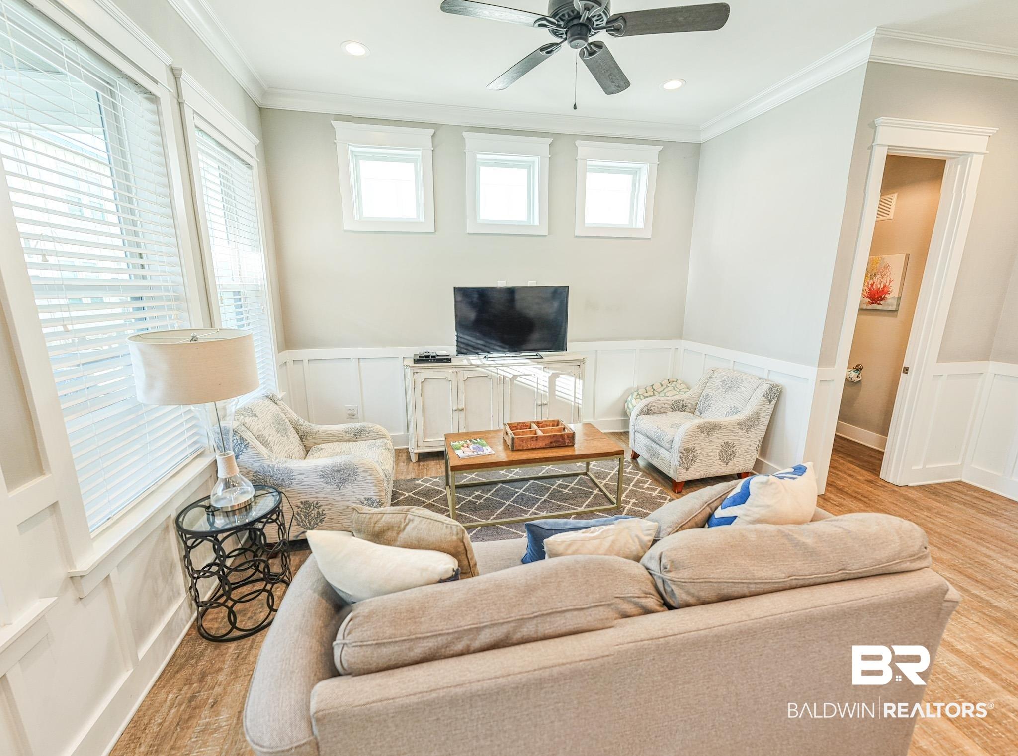 Image 3: Living Room