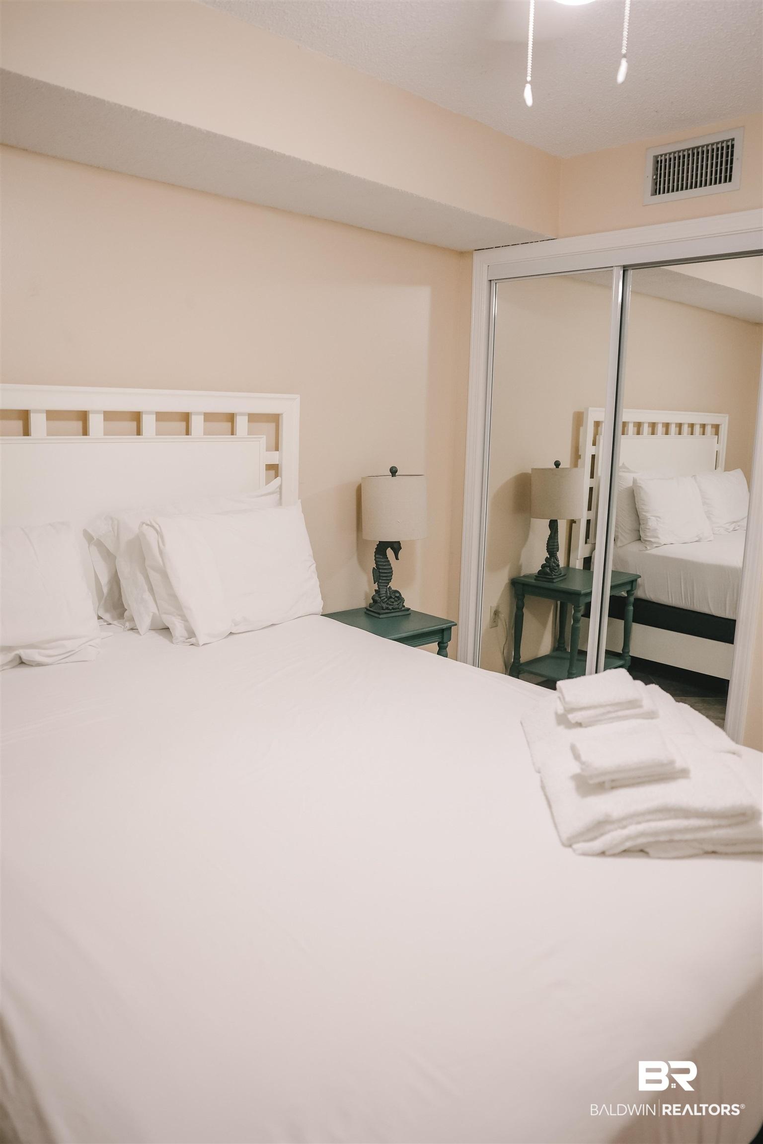 Image 4: Master Bedroom