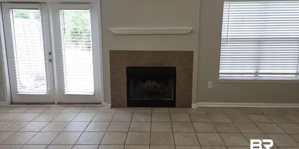 Image 4: Fireplace / Wood Burning