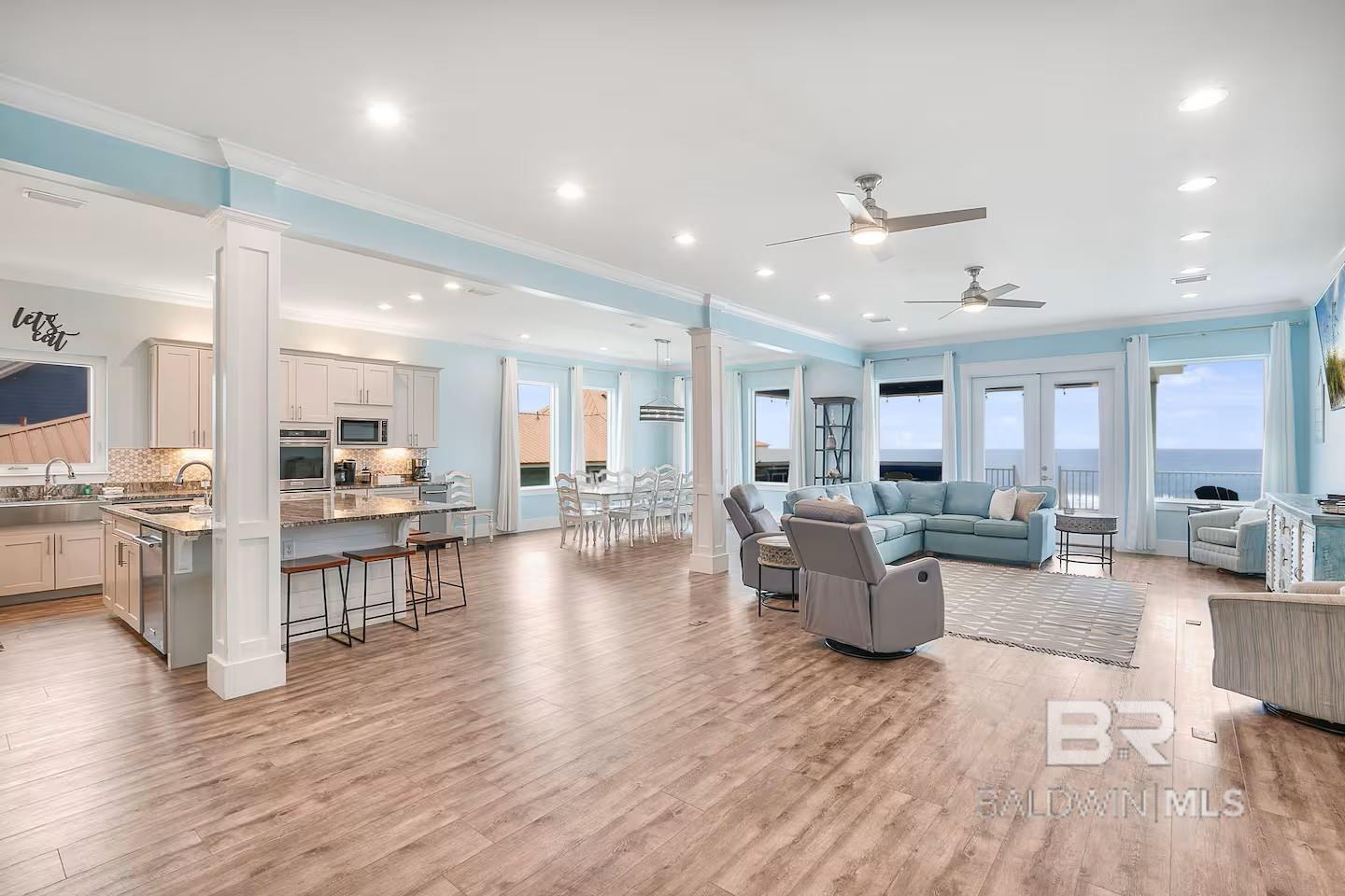 Image 3: Living Room