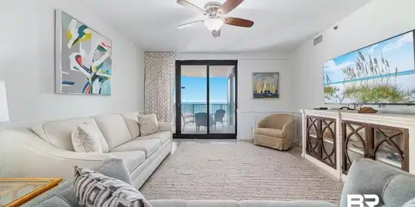 Image 3: Living room with a ceiling fan
