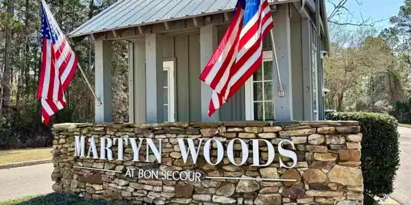 Image 3: View of community / neighborhood sign