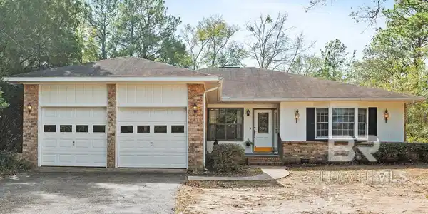 102 Cameron Circle