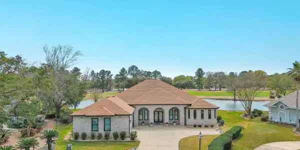 557 Willow Point Court