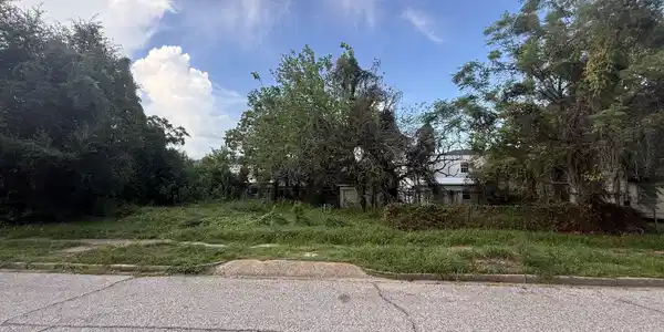 1104 Elmira St