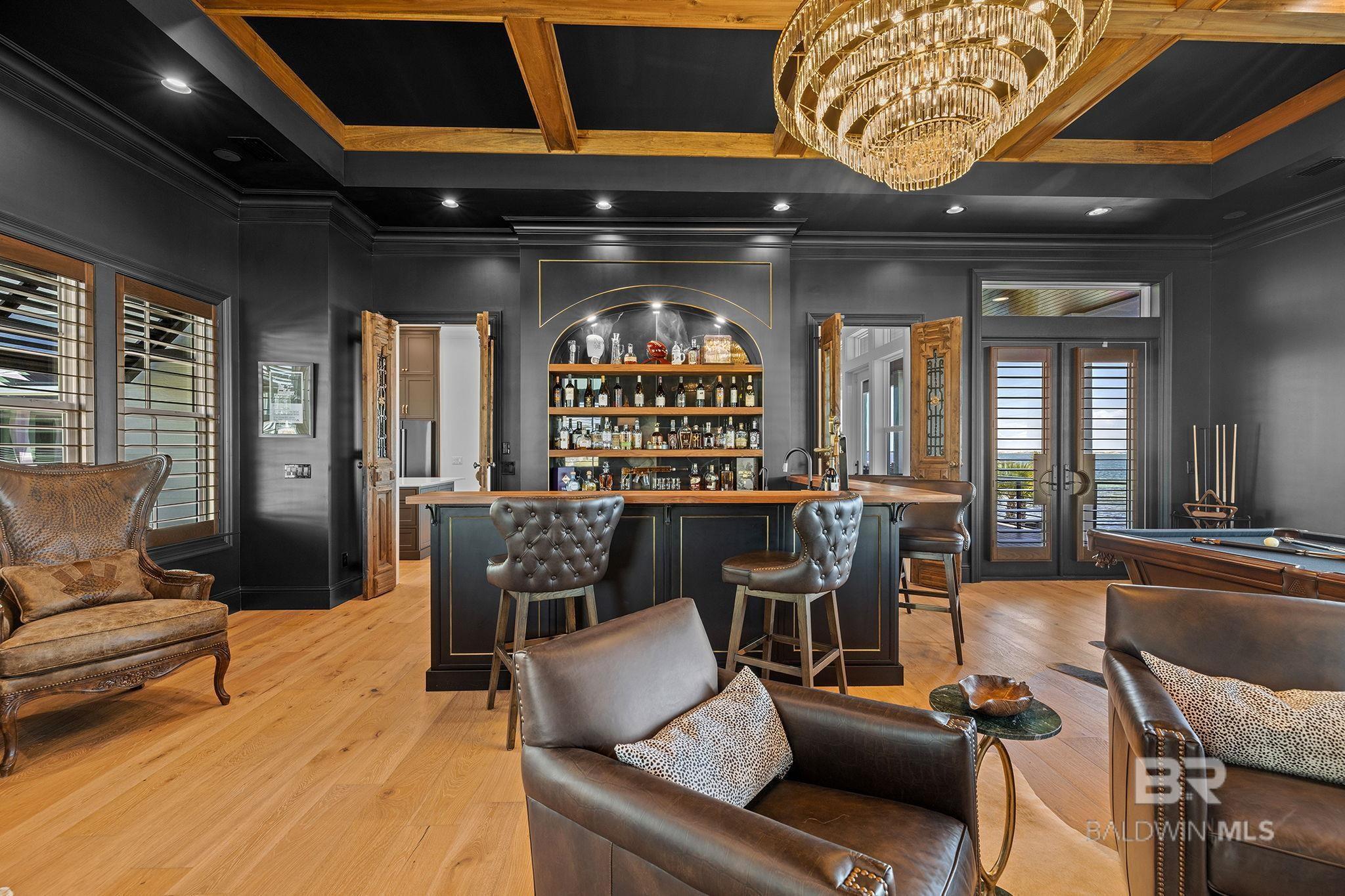 Image 4: Bar